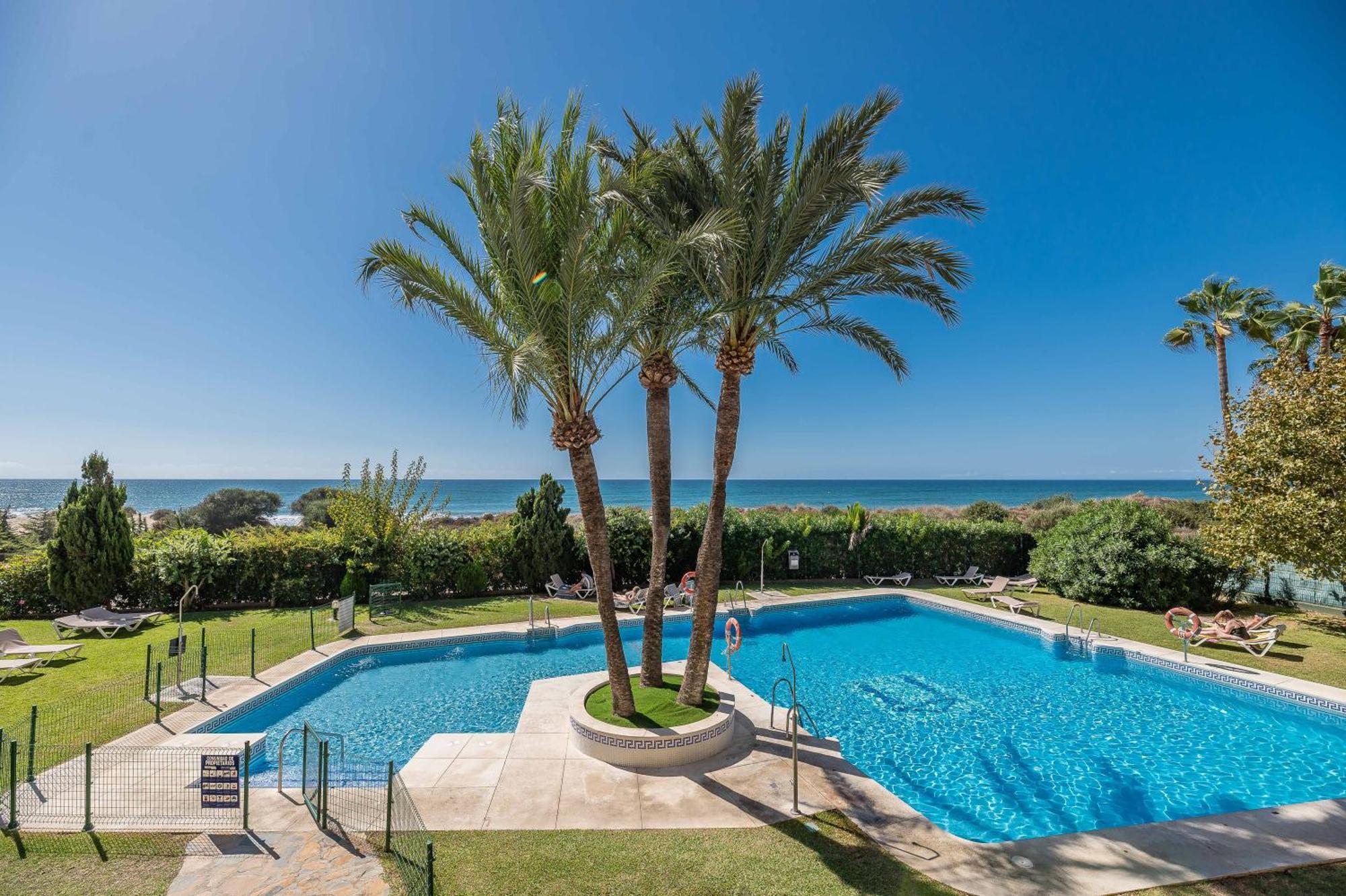 Front Line Beach Studio Apartment Marbella Exterior foto